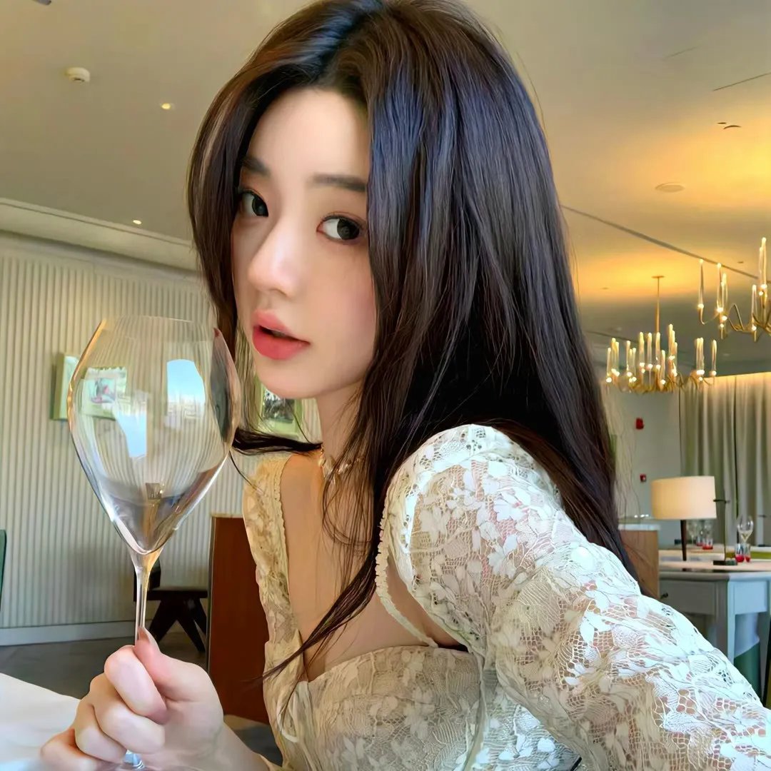 挥着翅膀的女孩